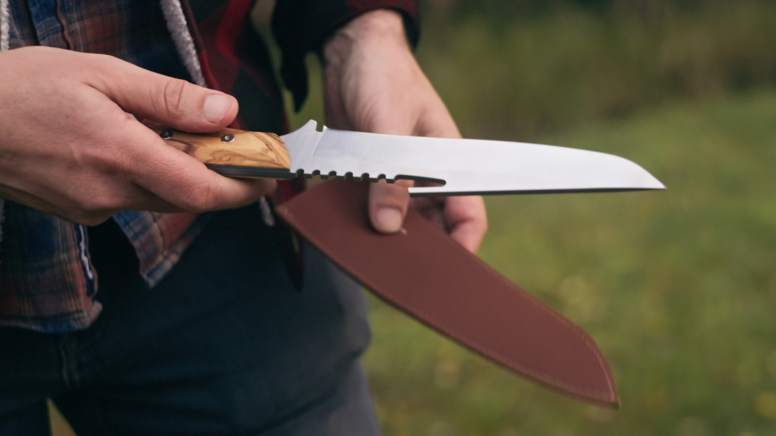 Outdoor Enthusiast's Guide to Pocket Knives
